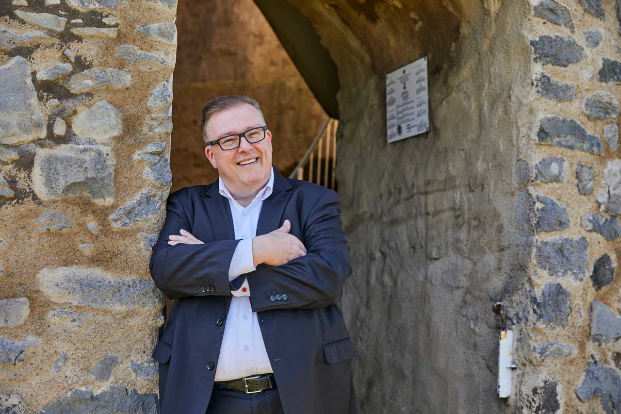 Andreas Ruck im Eingang der Grüninger Warte.