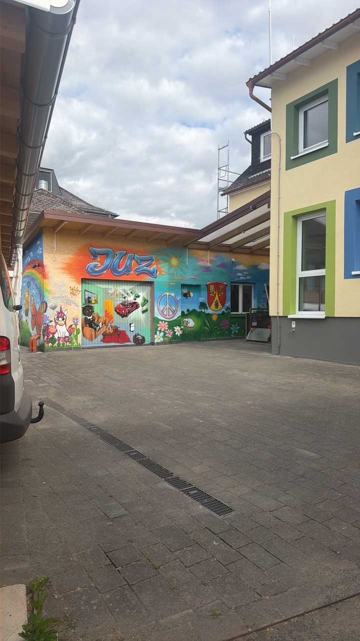 Außenbereich eines Jugendzentrums in Pohlheim.