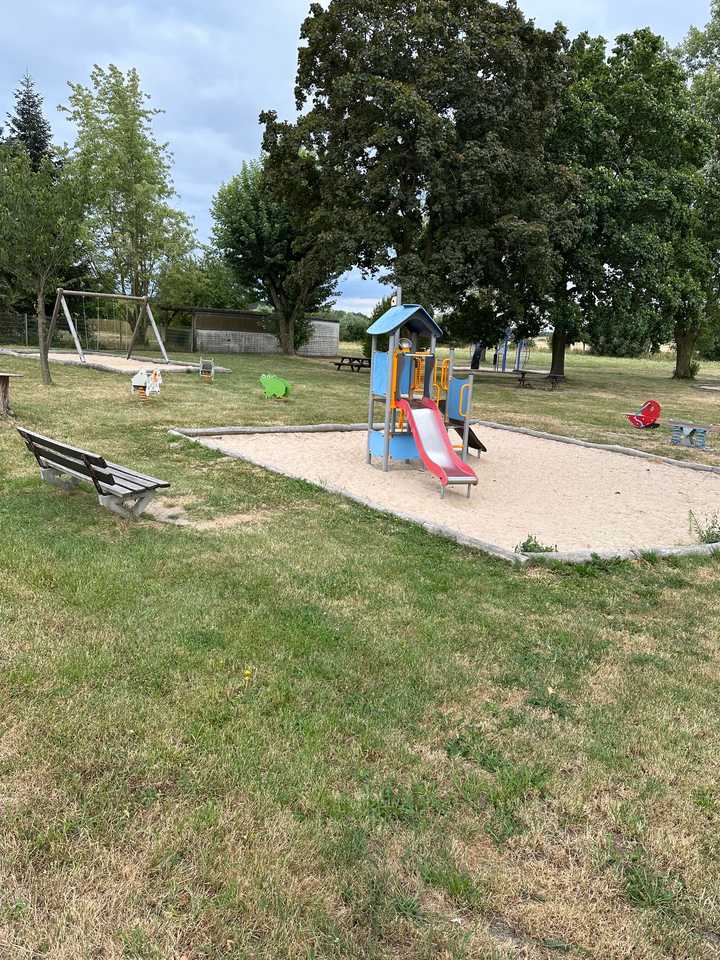 Spielplatz mit Spielgerät in Pohlheim.